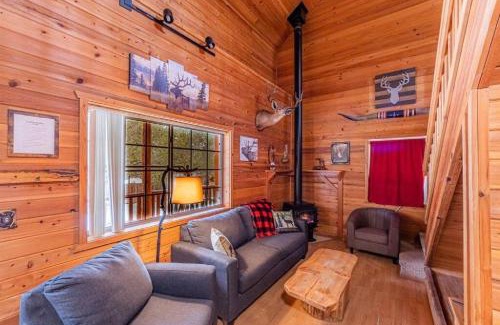 Christopher Creek Chalet De Ski | Cabin#2 Elk Hallow - Pet Friendly - Sleeps 6 - Playground & Game Room