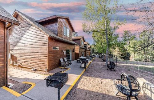 Christopher Creek Chalet De Ski | Cabin#2 Elk Hallow - Pet Friendly - Sleeps 6 - Playground & Game Room