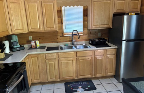 Summerlee Cabine | {CABIN #2 of 4}"THE COMFORT ZONE" PET FRIENDLY 5 STAR CABIN