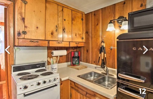 Pinetop-Lakeside Cabine | Cabin 2- Queen Bed, w/hide-a-bed