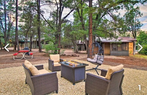 Pinetop-Lakeside Cabine | Cabin 2- Queen Bed, w/hide-a-bed