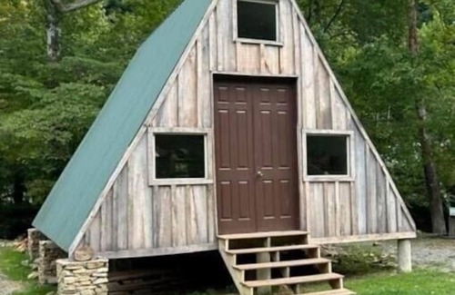 Northern Cabine | Cabin #3 Francis - Custom built A-Frame Bunkhouse - pet and kid friendly