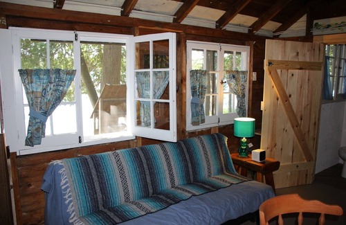Magnetawan Cabine | Cabin #3 - Just Steps From Beautiful Lake Cecebe