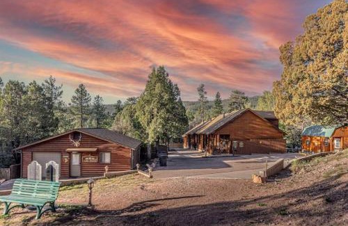 Christopher Creek Chalet De Ski | Cabin #3 Rainbow Trout - Pet Friendly- Sleeps 6 - Playground & Game Room
