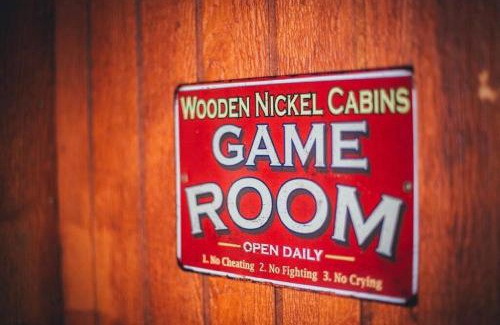 Christopher Creek Chalet De Ski | Cabin #3 Rainbow Trout - Pet Friendly- Sleeps 6 - Playground & Game Room