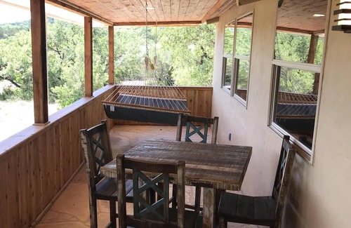 Camp Wood Cabine | The Riv: Chalet 4 sur 4 sur la rivière Nueces, à 5 minutes au sud de Camp Wood