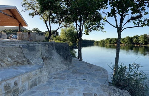 Camp Wood Cabine | The Riv: Chalet 4 sur 4 sur la rivière Nueces, à 5 minutes au sud de Camp Wood