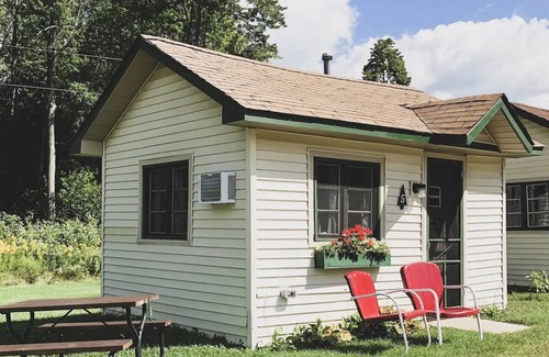 Cadillac Cabine | Cabin #5 - The Ellie Mae