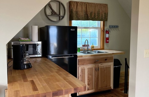 North Bay Cabine | Three Pines Lodging & Marina - Location de bord de mer nocturne