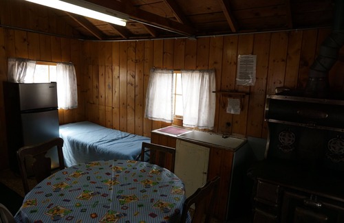 Bellvue Cabine | Cabin 6 at Sportsman’s Lodge *NOW WITH WIFI*, Rustic Cabin 6 at Sportsman's Lodge