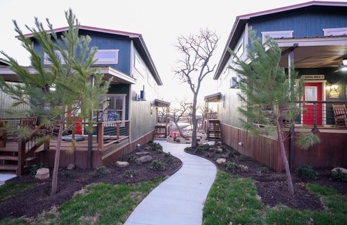 Bridgeport Cabine | CampQYB- Modern Lux Cabin, Hot Tub, FirePit, Sauna