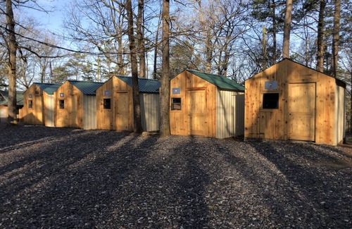 Hatfield Location De VR | Cabin 8 - Rustic Mountain Cabin Rental - Up to 3 persons