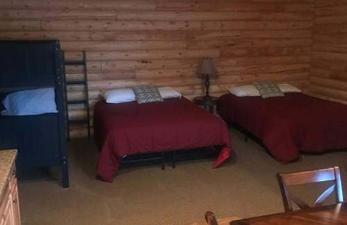 Sweetwater Maison | Évadez-vous au lac Bear et détendez-vous!