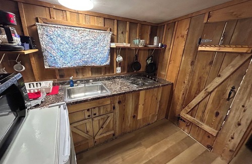 Christopher Creek Cabine | Cabin #9 - Studio with fireplace