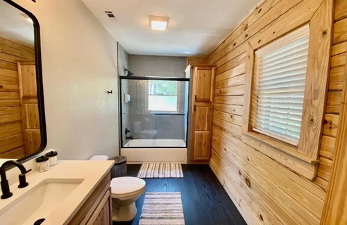 Emory Maison | Cabin at Chitt's Creek