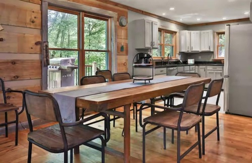 Shelbyville Cabine | Cabin+Bunkhouse Sleeps 24 near Lex Lou Like New Spacious Modern Rustic Retreat