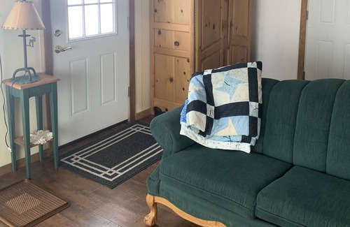 East Wenatchee Cabine | Cabin Bunkhouse on rural country ranch. Private quiet setting.