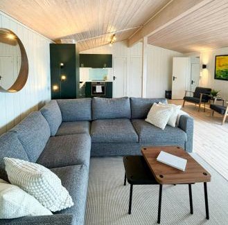 Hole Maison | Cabin By Lake Tyrifjorden With Water Views