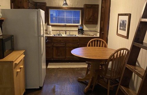 Ansted Cabine | Cabin by The Creek Located Minutes From New River Gorge National Park