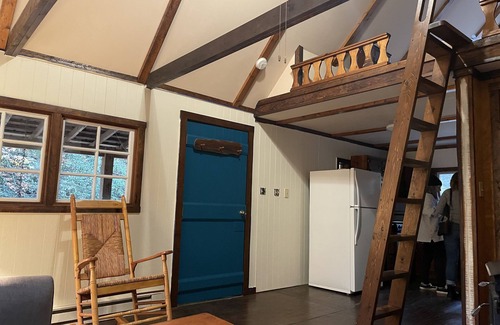 Ansted Cabine | Cabin by The Creek Located Minutes From New River Gorge National Park