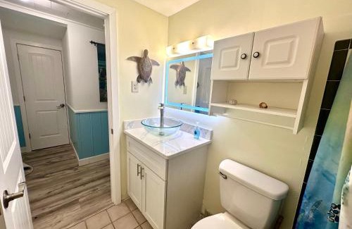 Spring Hill Maison | Cabin by the Sea - Waterfront Direct Gulf Access- Pontoon Boat Rental On Site or Bring Your Boat- Paddlecraft included