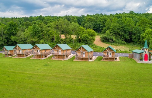 Canastota Cabine | Cabin, cottage, fishing, hunting, trails, creek, ponds, nature