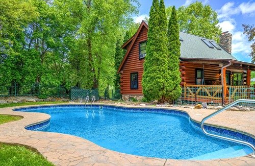Waterford Cabine | Cabin Cove ~ Theater, Heated Pool, River View