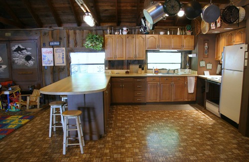 Lake Pocotopaug Cabine | Cabin Deck House - Cabane formidable à Laurel Island