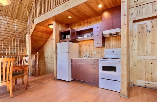 Saint-Paul-de-Montminy Chalet De Ski | Cabin in the Appalachian Hiking Trails
