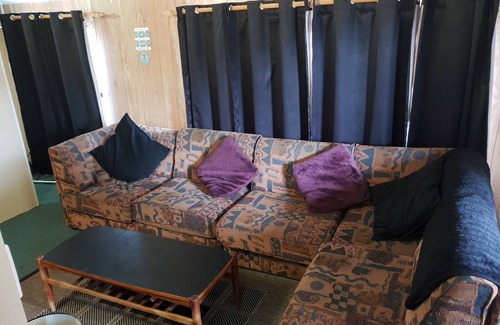 Dromana Cabine | Cabin in Dromana Holiday Village - Sleeps 7