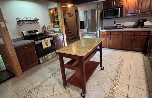 South Butler Cabine | Cabin in Hannibal with Hot tub and Sauna