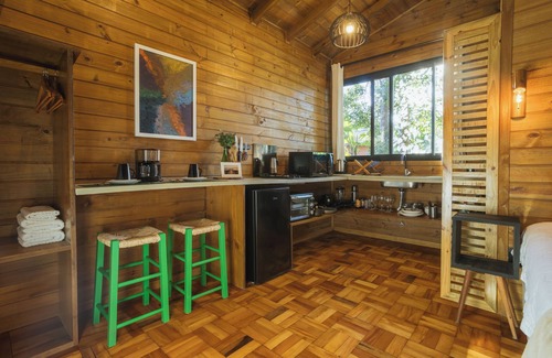 Praia do Rosa Cabine | Cabin. Lagoa, Pet Friendly in Gated Community