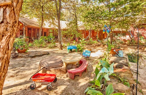 Van Zandt County Maison | Cabin+Lodge in Woods, Pet Friendly, Accessible