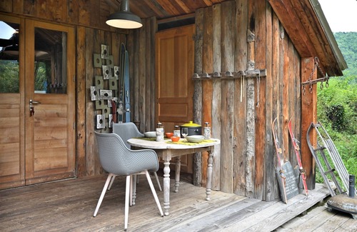 Arrien-en-Bethmale Cabine | Cabin 'Myrtille' with Mountain View, Private Terrace and Private Garden