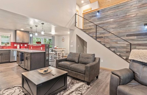 Paradise Estates Cabine | Cabin near Mt Rainier w/Jetted Tub, Hot Tub, EV!