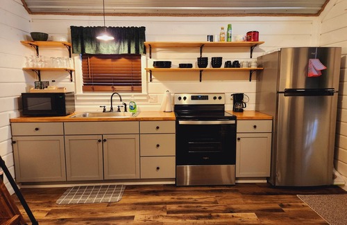 Payne County Cabine | Cabin of Western Skies: loft, Wi-Fi , and tiny home living-close to OSU
