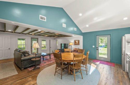 Maurertown Maison | Cabin on 17 acres by National Forest