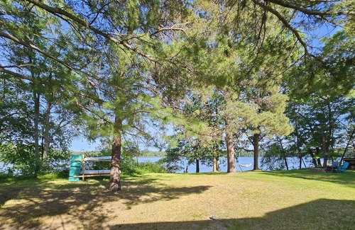 Backus Cabine | Cabin on 2.5 private acre lot with private dock! Family and dog friendly!