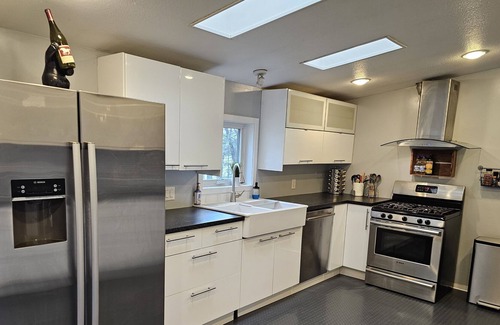 Backus Cabine | Cabin on 2.5 private acre lot with private dock! Family and dog friendly!