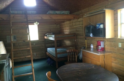 Red Rock Cabine | Cabine sur Ranch privé 16 miles de F1 piste