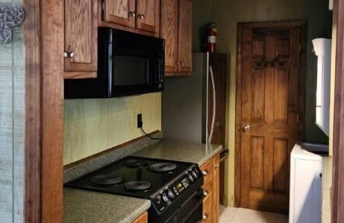 Rose Hill Cabine | Cabin on the banks of the Chunky River, secluded and quiet. Kayaking available.