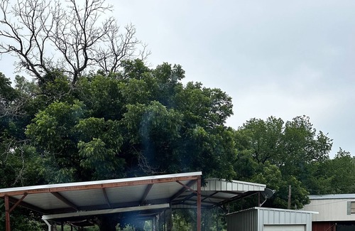 Dennis Cabine | Cabin on the Brazos w/2 50 amp covered Rv spaces.