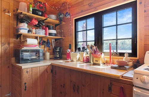 Poyntelle Cabine | Cabin on the Lake Deck, Dock & Woods