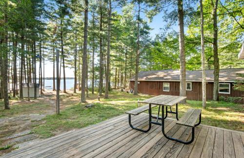 Three Lakes Maison | Cabin on the Loop - Full Property