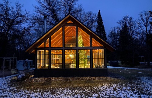 Inger Cabine | Cabin on the water- escape to Sand Lake!