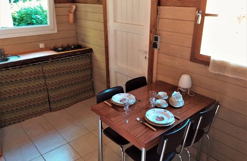 La Salvetat-sur-Agout Chalet De Ski | Cabane, jacuzzi privé au coeur des bois