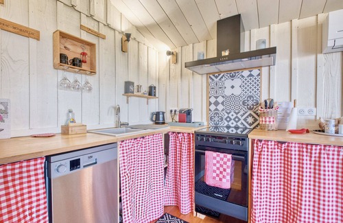 Monbazillac Cabine | Cabine "Ravindra" avec piscine privée, Wi-Fi et climatisation