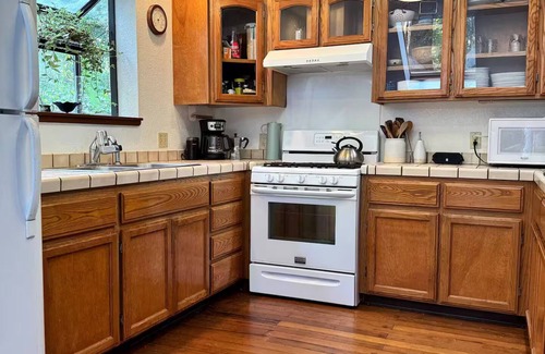 Camp Meeker Maison | Cabin Retreat! 2-BR w/PVT Deck in Camp Meeker