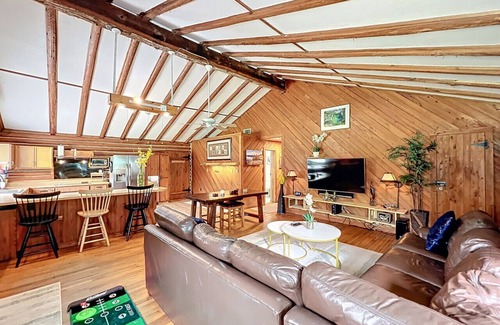 High Springs Maison | Cabin Retreat on 8.5 Acres – High Springs, FL
