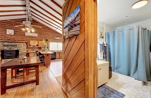 High Springs Maison | Cabin Retreat on 8.5 Acres – High Springs, FL